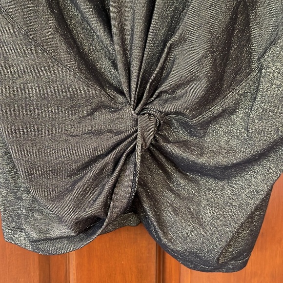 Lululemon gold shimmer knot front tee Size 8 - Picture 2 of 4
